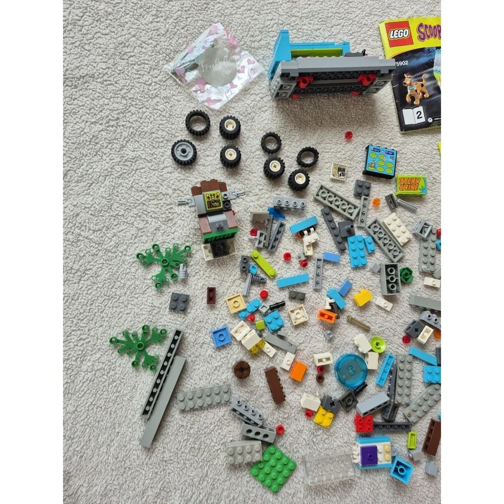 LEGO Scooby-Doo 75902 The Mystery Machine Incomplete Parts Lot w/ Instructions